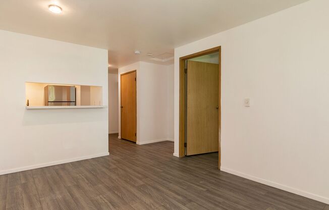 1 bed, 1 bath, 590 sqft, $1,595, Unit 421