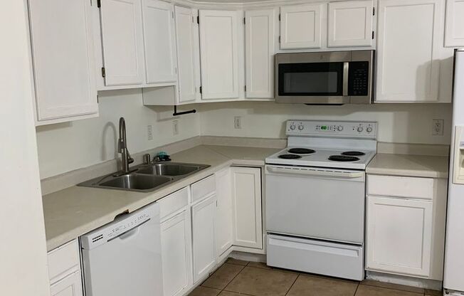 3 beds, 2.5 baths, $1,600, Unit # 1103