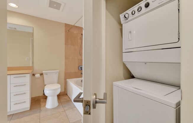 1 bed, 1 bath, 755 sqft, $2,550, Unit #426