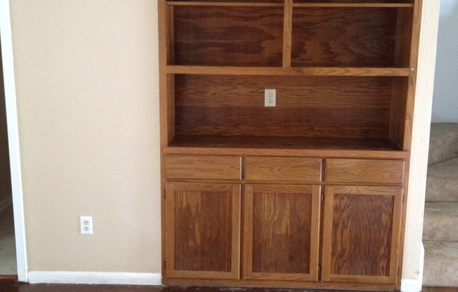 2 story, 2 bedroom home available now!
