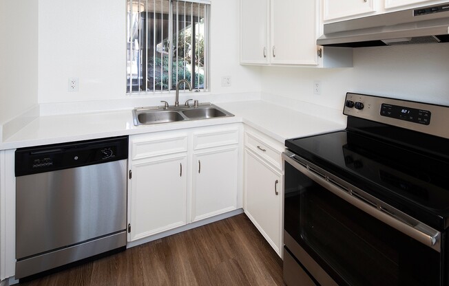 2 beds, 2 baths, 900 sqft, $3,295, Unit 14