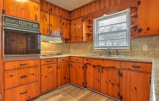 2 beds, 1 bath, $1,295