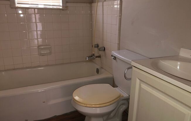 2 beds, 1 bath, $775