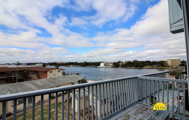 Lovely 2 Bedroom Waterfront Condo!