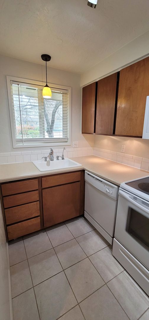 Spacious & Modern Townhouse