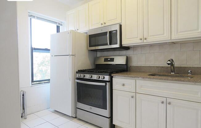 178 E 109 ST