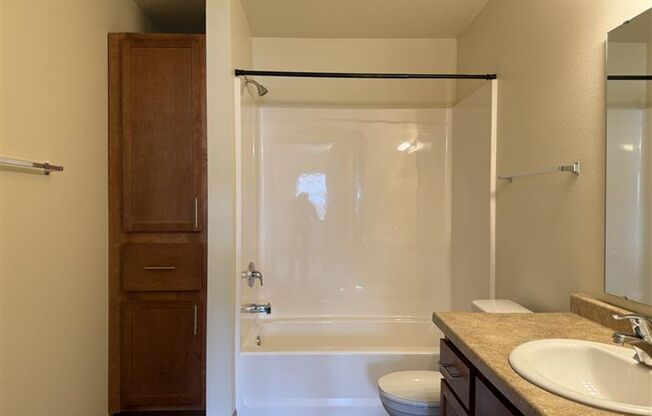 2 beds, 2 baths, 966 sqft, $1,255, Unit 5100-107