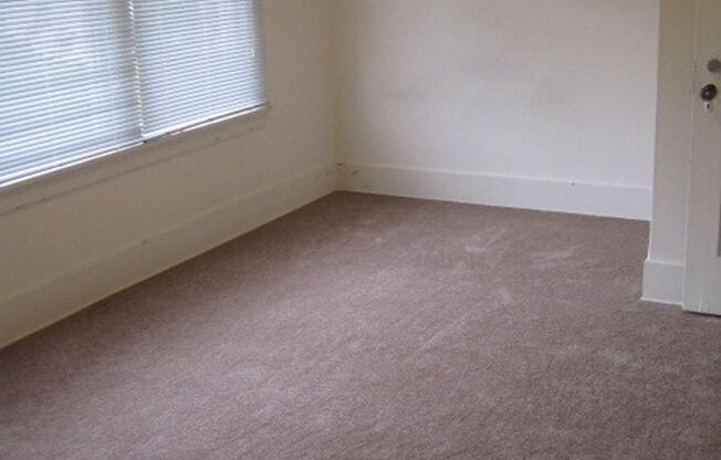 1 bed, 3 baths, 204 sqft, $825, Unit 3-C
