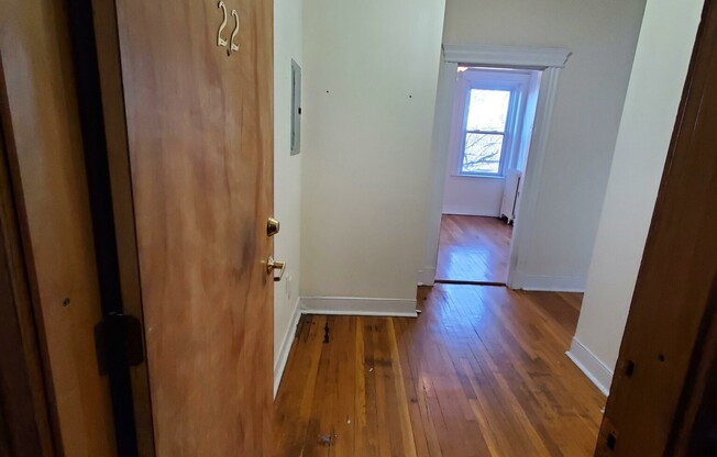 1 bed, 1 bath, $2,400, Unit 22