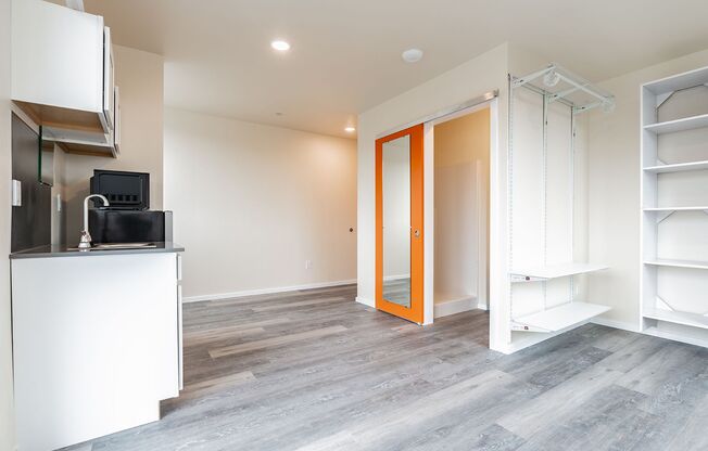 Studio, 1 bath, 175 sqft, $950, Unit 613