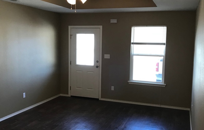 2 beds, 1 bath, 835 sqft, $725