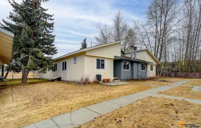 Charming 3 Bedroom Ranch Style Condo in East Anchorage – Ideal Location!