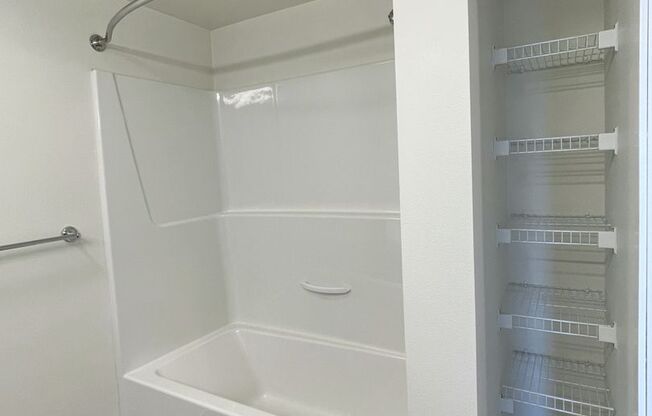 1 bed, 1 bath, 470 sqft, $1,495, Unit 402