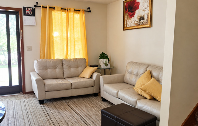2 beds, 1 bath, 700 sqft, $925, Unit B-7622