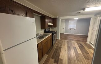 2 beds, 1 bath, $675, Unit 406 NE 7th St #1