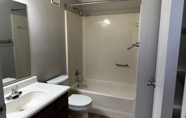 1 bed, 1 bath, 634 sqft, $899, Unit 5744 UD