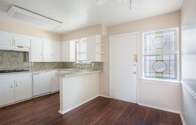 2 Bedroom, 1 Bath Duplex in Lake Highlands