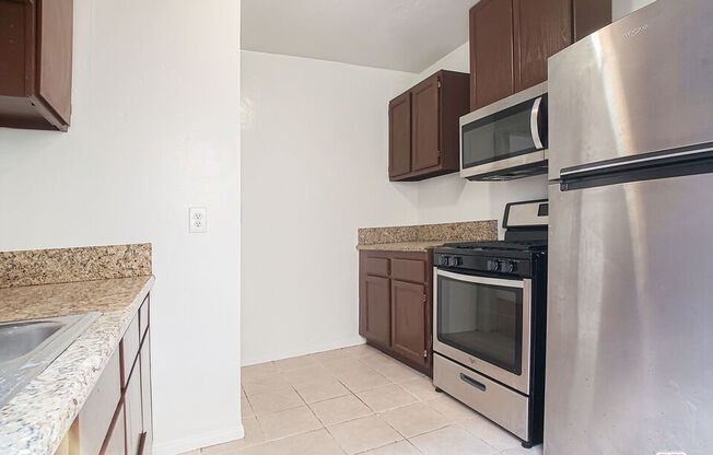 Studio, 1 bath, 560 sqft, $1,600