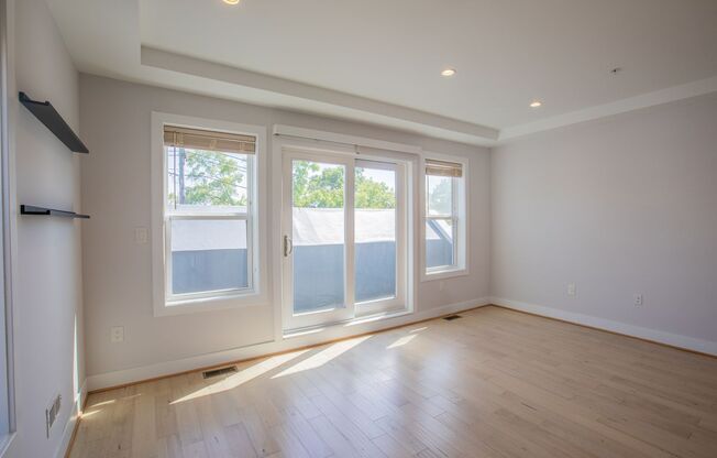 Newly Renovated 3 BR/2.5 BA EOG Townhome in Brightwood Park!