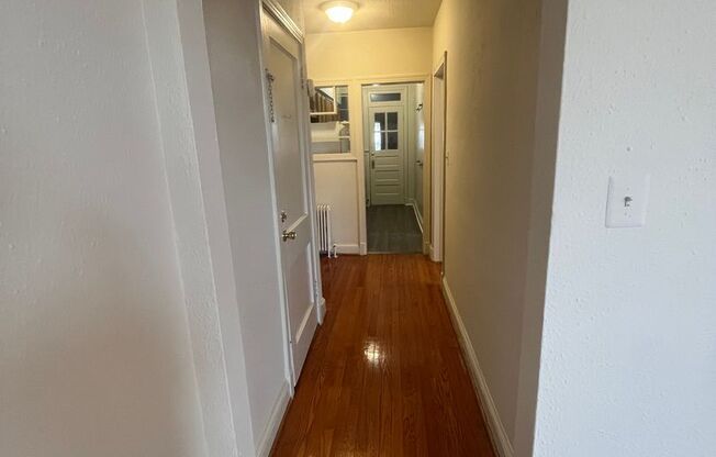 2 beds, 1 bath, 810 sqft, $1,895, Unit 418 #3