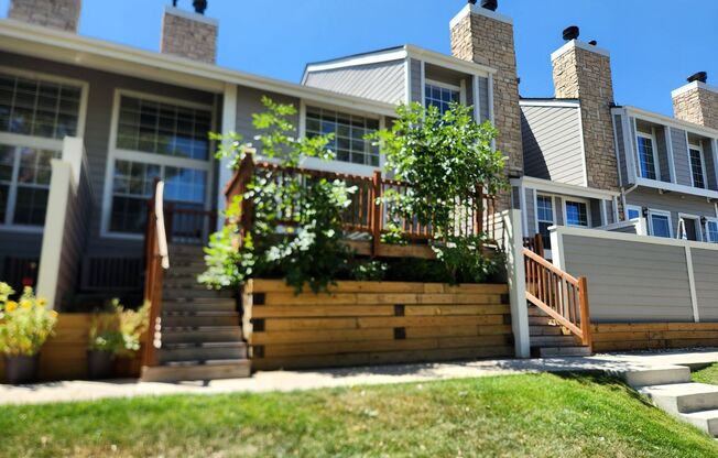 Fully Remodeled Townhouse Steps from Hidden Lake!