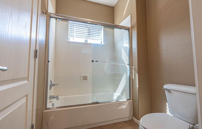 3 beds, 2 baths, $2,200, Unit # 2086