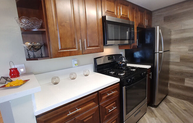 2 beds, 2 baths, 910 sqft, $2,850, Unit 203
