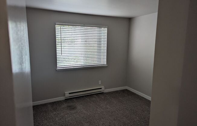 2 beds, 1 bath, 886 sqft, $1,875, Unit J201