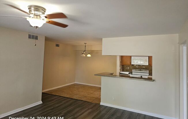 *** Charming Condo Waterfront Community Unit is 2BR/2BA Screened Balcony***