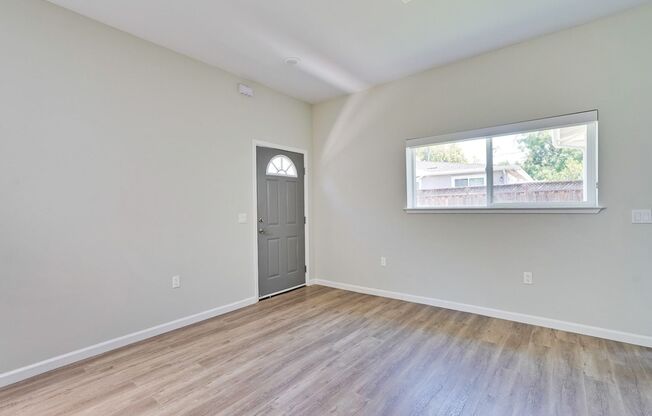 Excellent 2 bed 1 Bath ADU