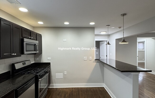 2528 W FITCH AVE