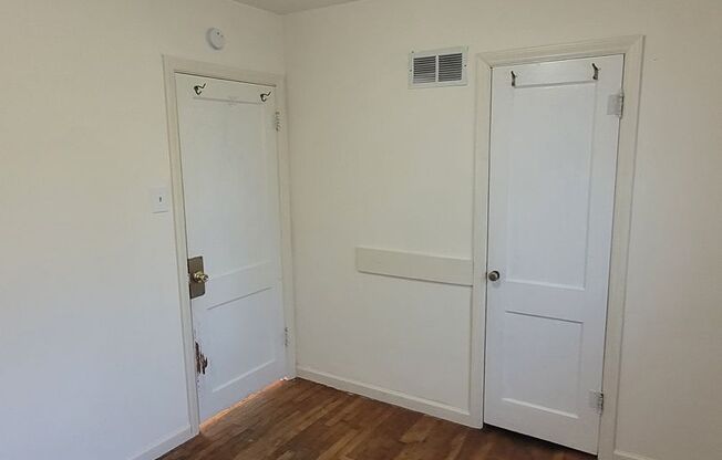 2 beds, 1 bath, $950