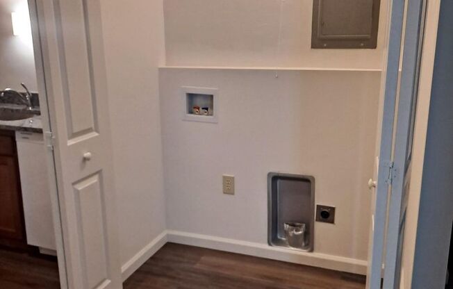 2 beds, 1 bath, 800 sqft, $1,075, Unit 190306