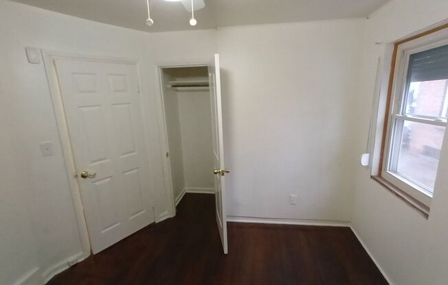 3 beds, 1 bath, $1,300