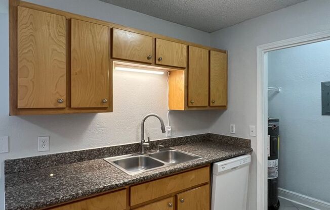 2 beds, 2 baths, $1,100, Unit 6513