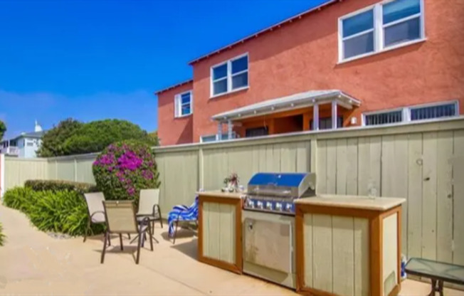 Quaint 1-Bedroom Apartment in the Heart of Pacific Beach –  Walk to the Ocean!