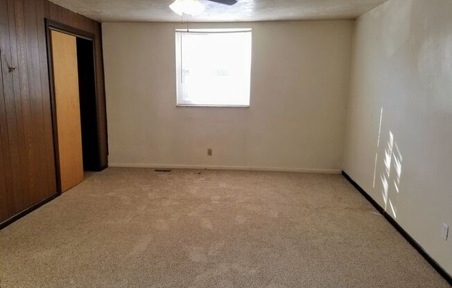 Cozy One Bedroom Apartment! Great Oakland Location! Call Today!