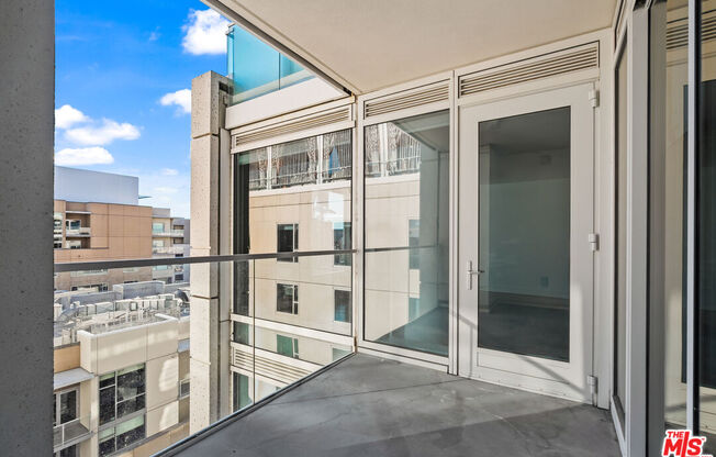 1 bed, 2 baths, 1,220 sqft, $4,500, Unit 11H