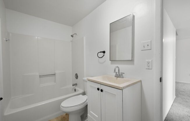 1 bed, 1 bath, 700 sqft, $849, Unit #106