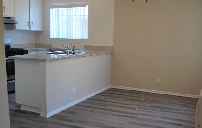 2 beds, 1.5 baths, 1,010 sqft, $2,695, Unit 1724 KE