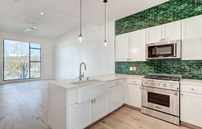 Gorgeous Contemporary 2/2 Condo in 78704