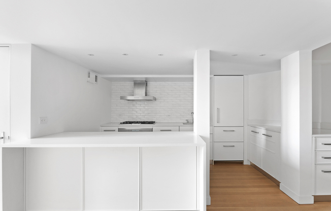 1 bed, 2 baths, $10,500, Unit 208