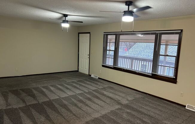 3 beds, 1 bath, $1,500, Unit 1013 A