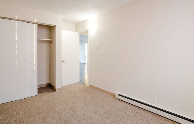 2 beds, 1 bath, 1,015 sqft, $1,650, Unit 191