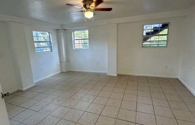 1002 W LYNWOOD AVE