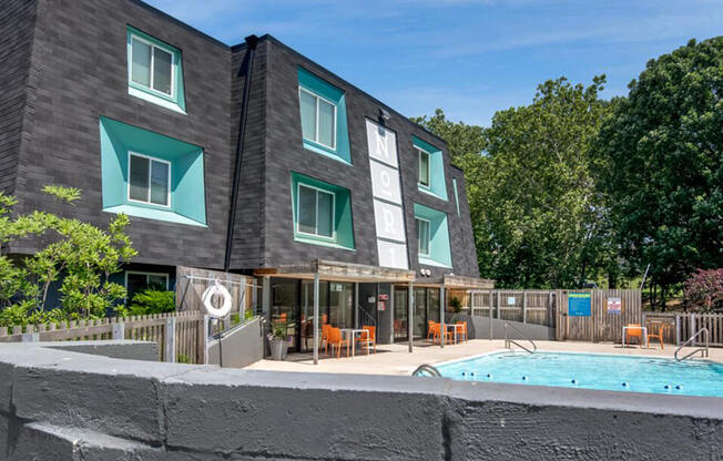 Kansas City apartments with swimming pool