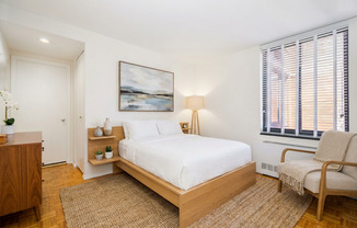215 W 95 ST
