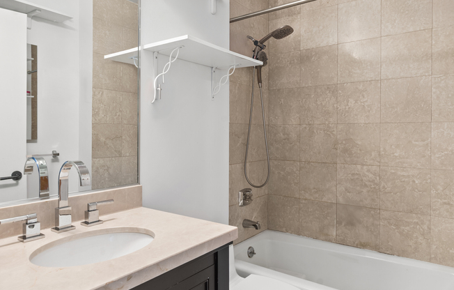 1 bed, 1 bath, 689 sqft, $4,550, Unit 4K