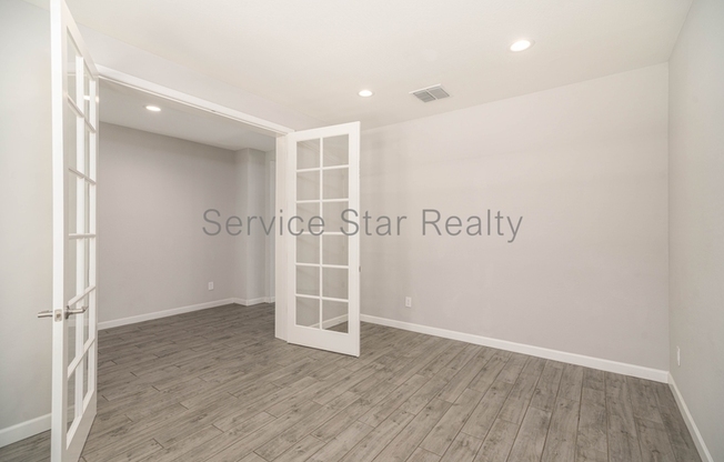 1930 E ROBB LN