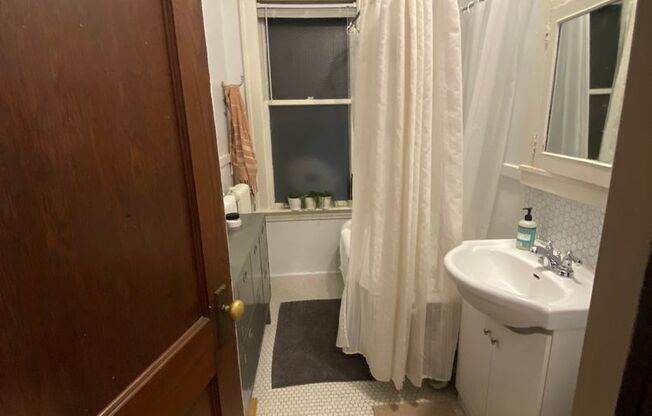 1 bed, 1 bath, 525 sqft, $995, Unit 37